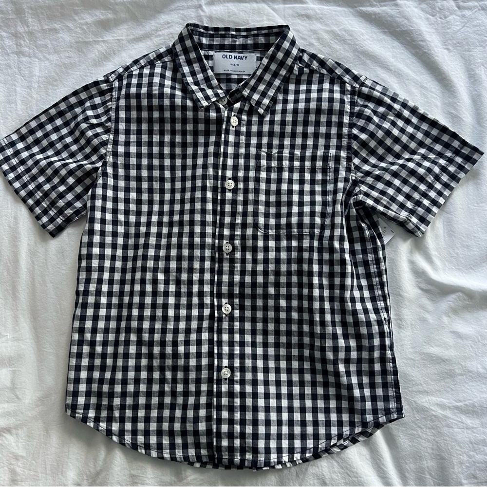 Old Navy boys button down shirt, blue and white, size small (6/7), NWT